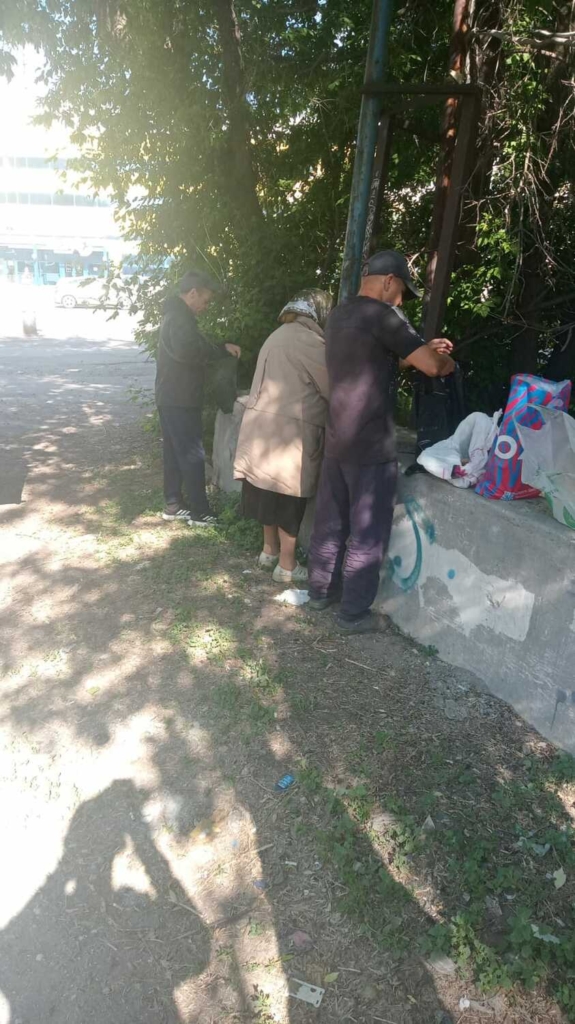 помощь людям